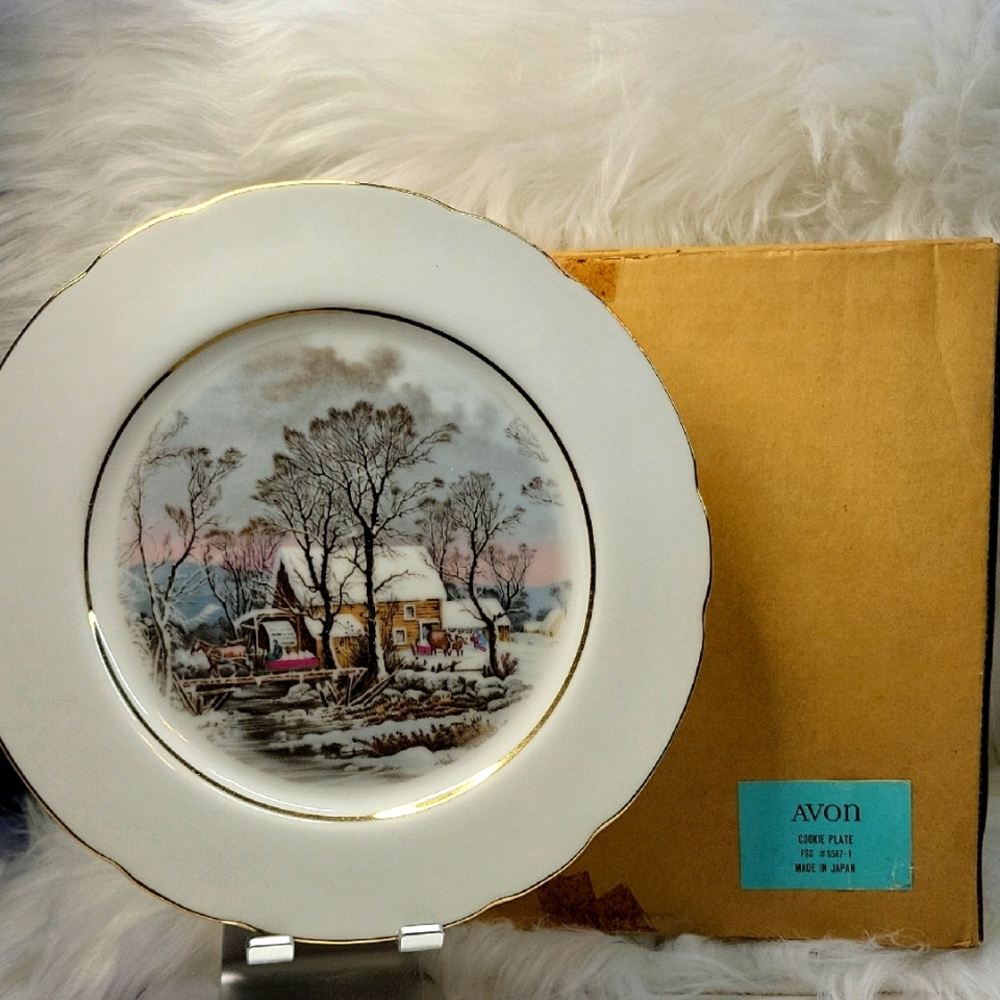 3/$25 Avon Vintage Cookie Winter Cottage Plate - White and Gold